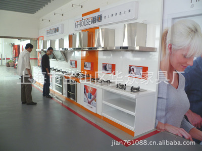 工廠直銷 實木展柜與烤漆展示柜 上海市寶山區(qū)華眾家具廠的展覽展示服務